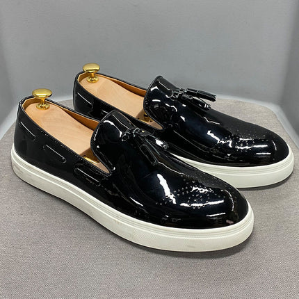Men's shoes patent leather brogue carved fashion Joker casual shoes flat board shoes bright cross-border e-commerce a generation of hair