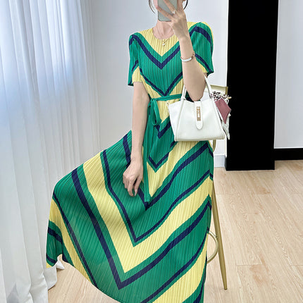 Foreign trade high-end Miyake dress women's summer New temperament age-reducing color matching comfortable pleated split short sleeve skirt