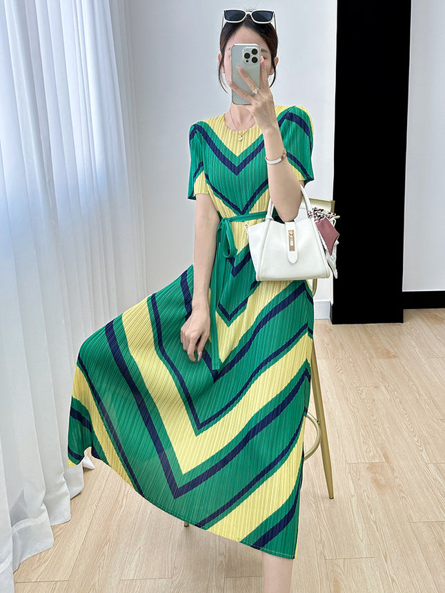 Foreign trade high-end Miyake dress women's summer New temperament age-reducing color matching comfortable pleated split short sleeve skirt