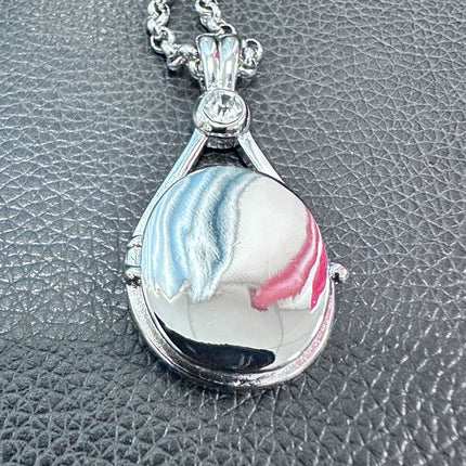 Animation surrounding H2O red sand seal shell necklace girl mermaid shell can open and close necklace women's pendant
