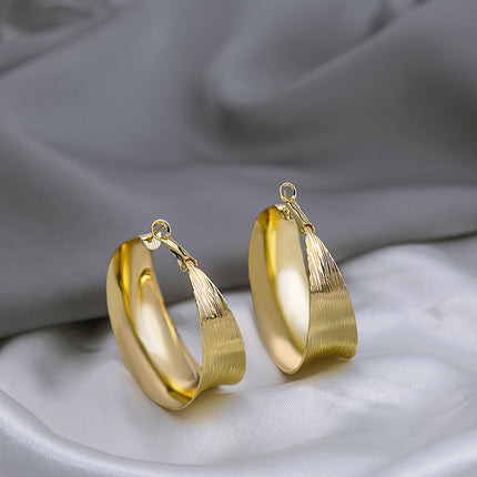 European and American Style Simple Elegant Metal Wind Ring Earrings Retro Exaggerated Irregular Electroplating High-grade Earrings for Women