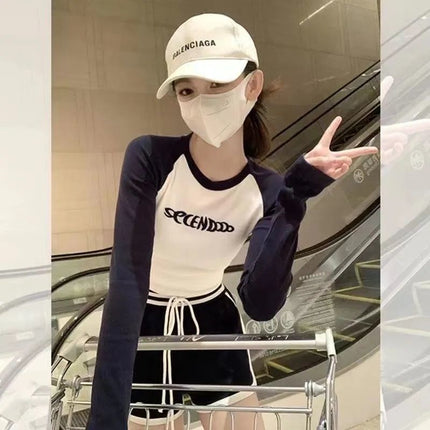 Women's Long-Sleeve T-Shirt with Regular Shoulders, 2026 Autumn New Style, Color-Blocking, Slim-Fit, Short Top, Autumn Trend