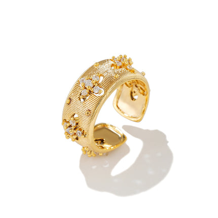Vintage Palace-Style Ring for Women, Hollow, Exquisite, Light Luxury, Open Ring, Heavy Craftsmanship, Index Finger Ring, Trendy Four-Leaf Clover Texture, Gold
