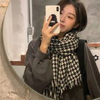 Lightweight houndstooth - black & white
