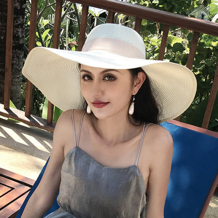 [Great Value] French Style Socialite Flat Top Hat 2025 New Summer Elegant Pearl String Sunshade Woven Straw Hat
