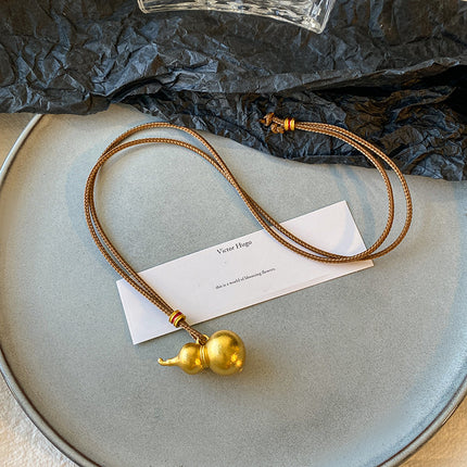 Gold-Plated Necklace for Women, Vintage Fashion Versatile Pendant with a High-End Design Sweater Chain Clothing Accessory