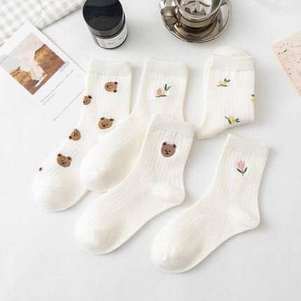 Popular online popular white women's socks solid color embroidered bear Japanese stockings cute high-top cotton socks Zhuji wholesale
