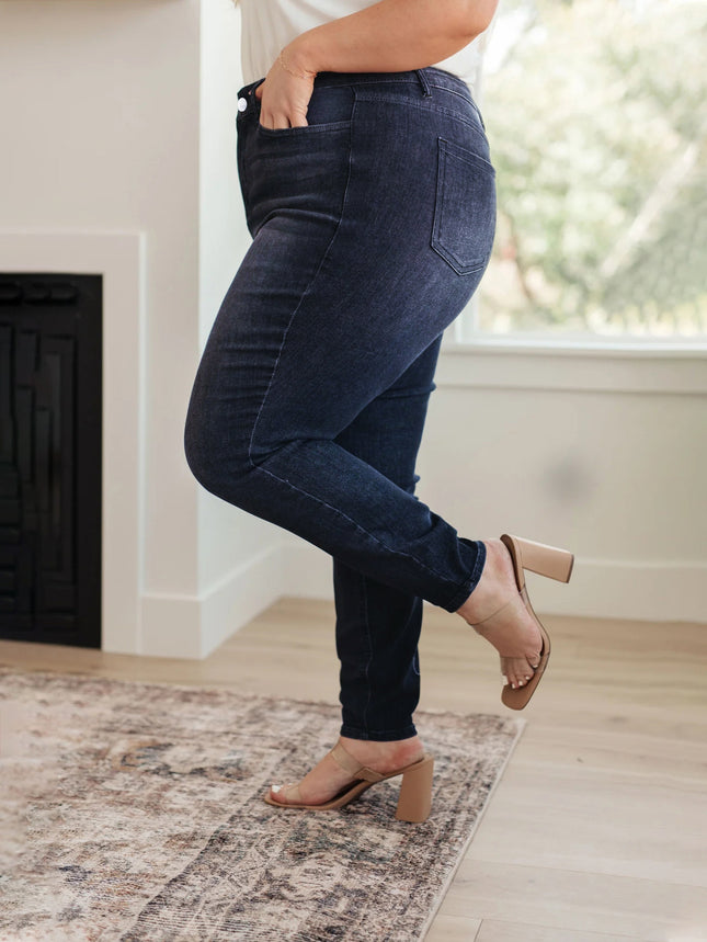 Guangzhou Supply Chain Tiktok Pop In-Stock Plus-Size Women's High-Stretch Zippered Mid-Waist Skinny Jeans