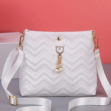 Korean Style Fashion Wavy Striped Quilted Cat Pearl Pendant Decoration Simple Women's Crossbody Bag Wholesale Bag