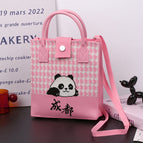 [light luxury and simple] squinting smiling panda (chengdu) pink (pink handbag)112102
