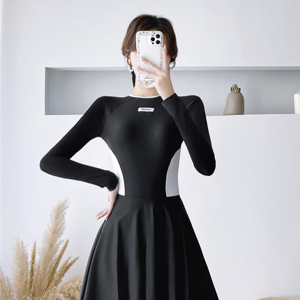 2024 New Sporty Swimsuit Sexy Slim-fit Belly-covered Backless Long-sleeved Conservative Black and White Color-block Swimsuit for Women