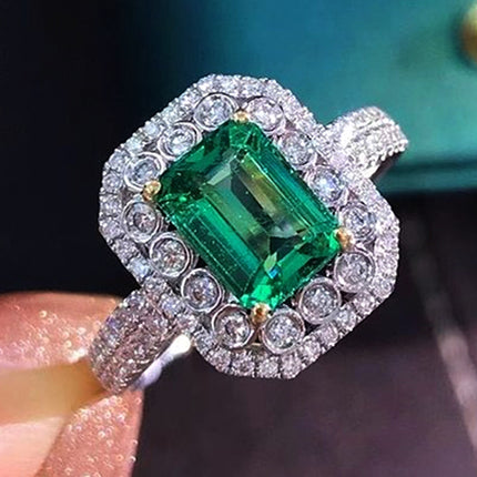 European and American Light Luxury Brilliant Square Emerald Engagement Ring Atmospheric Luxury Ladies Ring r7883
