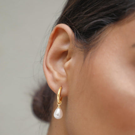 European and American Cross-border Hot Selling Stainless Steel 18k Gold Plating Drop Shape Pearl Earrings High-grade Ladies Earrings Earrings