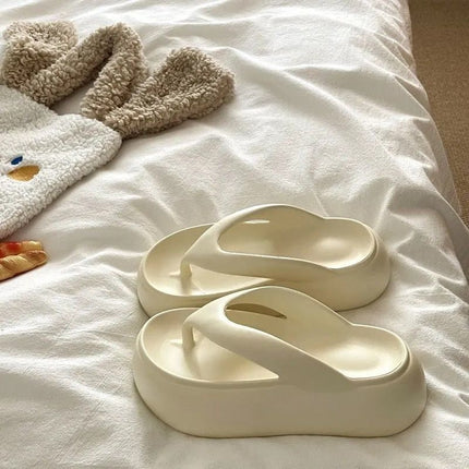 Fairy-Style Thick-Soled Flip-Flops for Women 2026 New Summer Outdoor Wear Height-Increasing Beach Anti-Slip Seaside Sandals