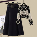 Black sweater + black skirt / S