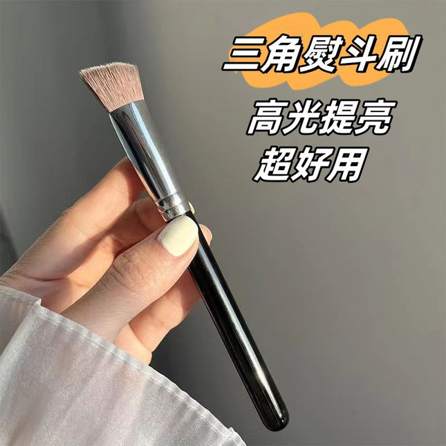 Cangzhou Makeup Brush, Oblique Triangle Iron, Highlight Brush to Brighten Tear Troughs, Middle Nasolabial Folds Brush, Eye Head Traceless Concealer Brush