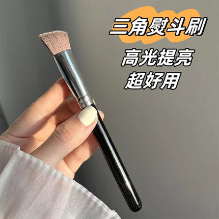 Cangzhou Makeup Brush, Oblique Triangle Iron, Highlight Brush to Brighten Tear Troughs, Middle Nasolabial Folds Brush, Eye Head Traceless Concealer Brush