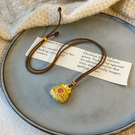 Gold-Plated Necklace for Women, Vintage Fashion Versatile Pendant with a High-End Design Sweater Chain Clothing Accessory