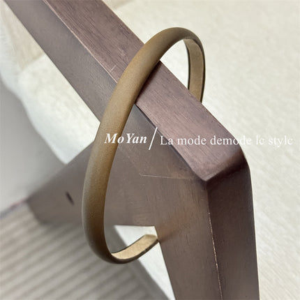 Korean-Style Simple Fabric Hairband with a High-End Feel, Versatile for Going Out, Retro Elegant Hair Accessory, Trendy Hair Clip