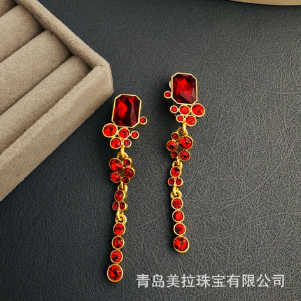 Oscar De La Renta European and American Retro Old Long Exaggerated Shoulder Sweep Ear Clip Elegant Niche Design