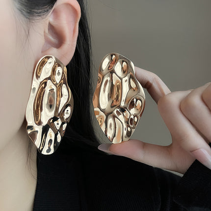 European and American light luxury high-end metal style simple personality earrings women's retro flower pearl hollow love earrings