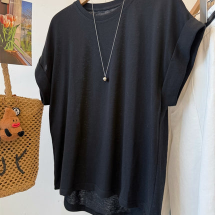 Muyang Recommends It! Minimalist, Relaxed Style Short-Sleeve T-Shirt for Women with Front Short and Back Long Design and Decorative Buttons on the Back
