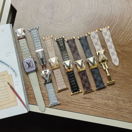 Suitable for Apple Watch 678910 Generation V-Shaped Magnetic Buckle Strap iWatch S11 Lizard Pattern Plaid Leather Wristband