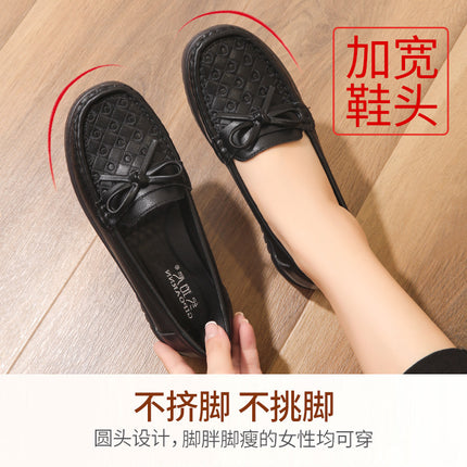 Mom's Shoes for Spring and Autumn, Non-Slip Soft-Soled Flats, 2026 New Style for Middle-Aged and Elderly Women, Comfortable and Not Tiring for the Feet, Middle-Aged Leather Shoes