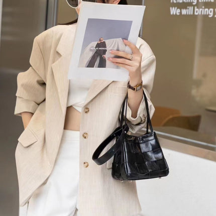 Summer textured leather woven bucket bag fashionable fashionable wings closed-toe layer cowhide mini women's bag underarm bag