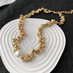 083-1 golden geometric pearl necklace 091