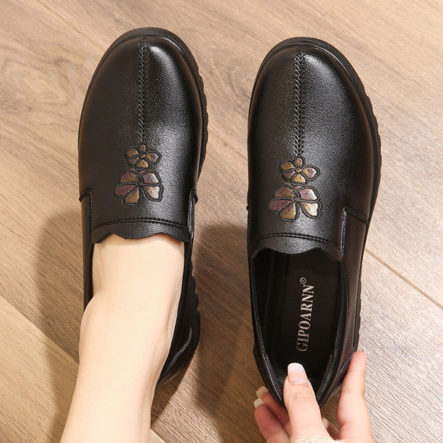 Mom's Shoes, Comfortable Single Shoes, 2026 New Spring and Autumn Flat Soft-Soled Non-Slip Women's Shoes, Middle-Aged and Elderly Leather Shoes