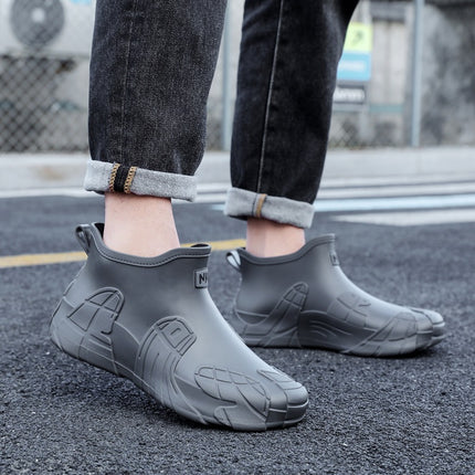 2025 New Waterproof Shoes Outdoor Trendy Rain Shoes Wear-resistant Kitchen Take-out Rubber Shoes Men's Non-slip Warm Cover Shoes