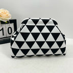 Triangular black and white model / 30*22*9cm