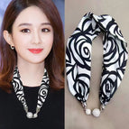 23-Black and White Rose (Diamond Scarf)