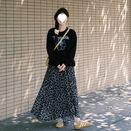 Early autumn wear with a set of American printed letters sweater floral skirt salt light two-piece suit