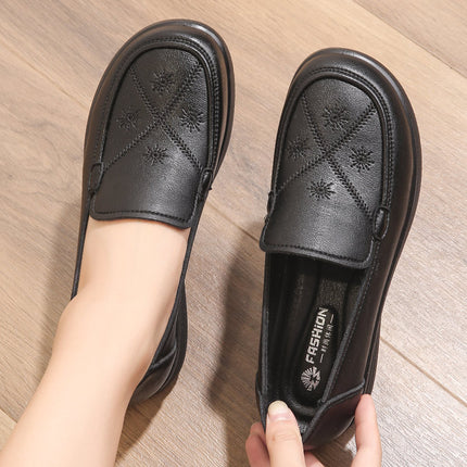 Mom's Shoes with Soft Soles, Comfortable New Style for Middle-Aged and Elderly Women, Flat Non-Slip Shoes for Spring and Autumn 2026