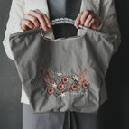 Wheat dark gray (excluding shoulder strap) / Medium