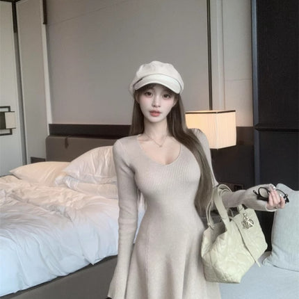 Early Autumn Elegant Purple Knitted Stretch Dress for Women Pure Sexy V Neck Slim Waist Pleated A-Line Short Skirt