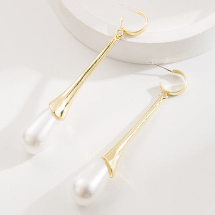 Europe and the United States hot new drop shaped pearl temperament earrings versatile fashion long high quality silver pin earrings earrings