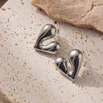 Korean and Japanese Trendy Earrings Sweet Niche Stud Earrings Personality Heart-Shaped Design Earrings Retro Simple Ear Accessories