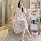 Daisies on white background / One size fits most (can be worn by many)