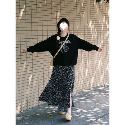 Early autumn wear with a set of American printed letters sweater floral skirt salt light two-piece suit