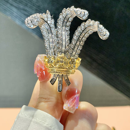 Western European-Style Vintage Jewelry, Duchess of Windsor Feather Iris Flower Full Diamond Crown Brooch
