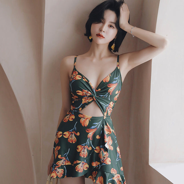 2025 Retro Green Couple Swimsuit New One-Piece Conservative Belly-Covering Slimming Look Seaside Vacation Beach Hot Spring Swimsuit for Women