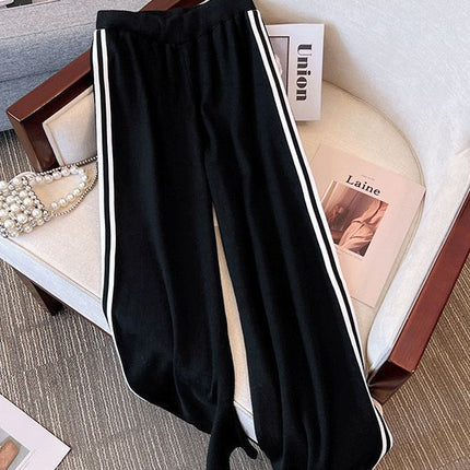 Autumn Outfit with a Complete Set of Casual Sports Suit for Women, Featuring a Slimming and Figure-Flattering Hooded Sweatshirt and Wide-Leg Pants with Contrasting Colors
