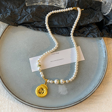 Gold-Plated Necklace for Women, Vintage Fashion Versatile Pendant with a High-End Design Sweater Chain Clothing Accessory