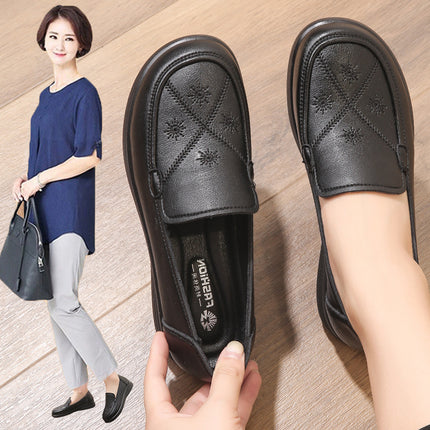 Mom's Shoes with Soft Soles, Comfortable New Style for Middle-Aged and Elderly Women, Flat Non-Slip Shoes for Spring and Autumn 2026