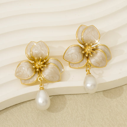 Wholesale Pair of Retro Elegant National Style Flower Pearl Earrings Suitable for Women's Daily Wear