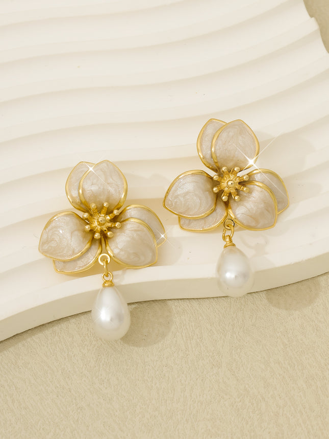 Wholesale Pair of Retro Elegant National Style Flower Pearl Earrings Suitable for Women's Daily Wear