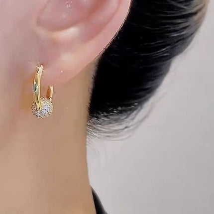 Exquisite and Small Full Drill Ring Earrings Female Temperament High-class Ear Ring Niche Design Simple Cold Wind Ear Stud
